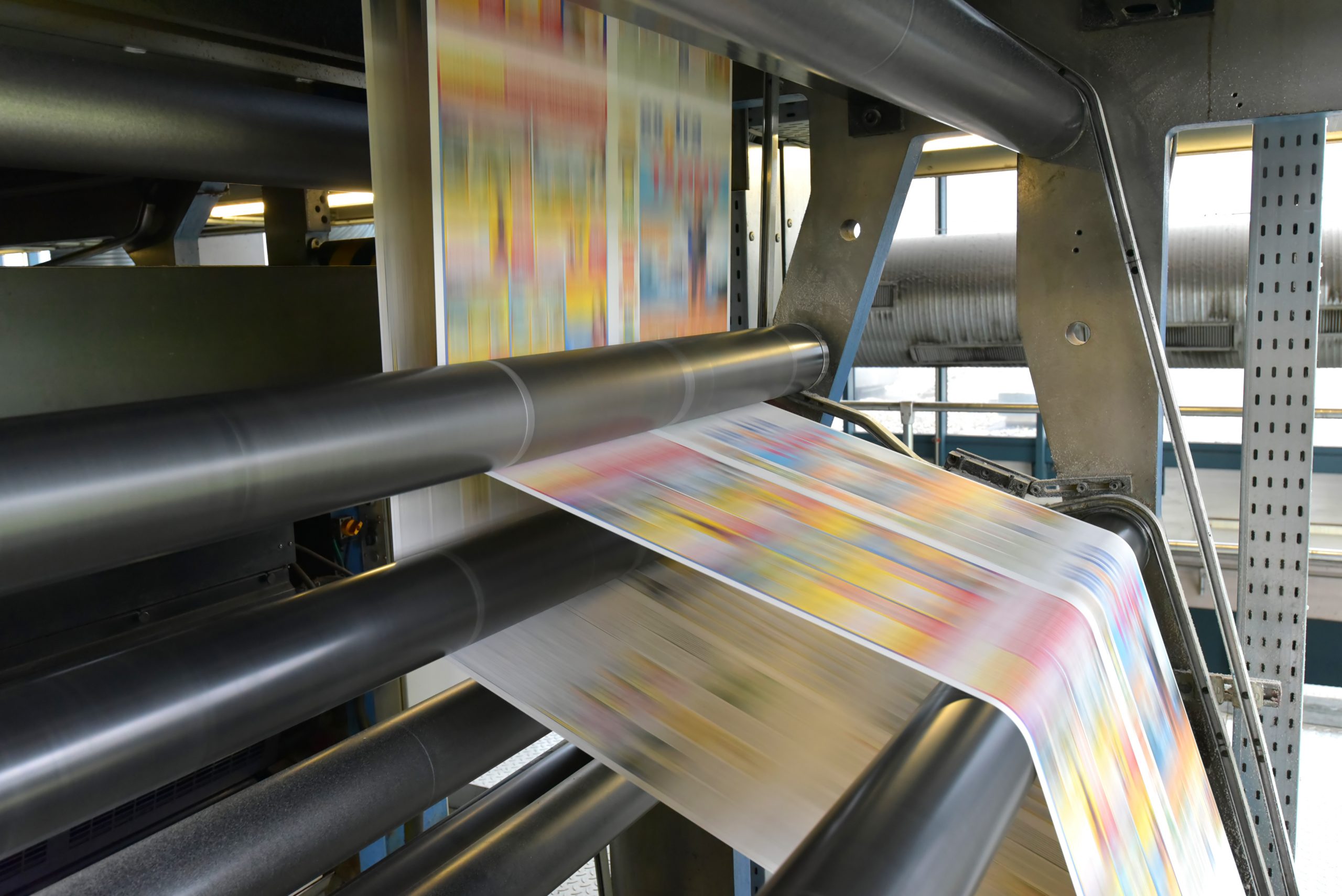 Rollen-Off-Set Druckmaschine in einer modernen Großdruckerei //